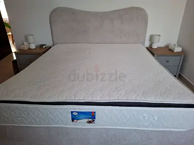 Queen mattress to sell - very good condition