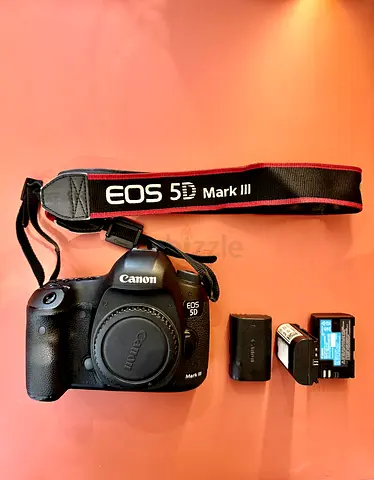 Canon EOS 5D Mark III body with 3 batteries and strap - Good condition