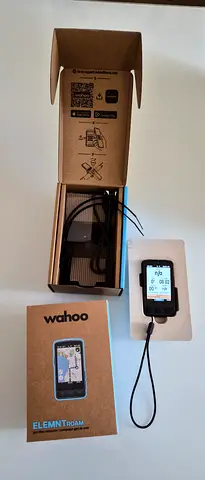 Wahoo ELEMNT ROAM v3 Bike Computer with Mount and Original Box - Good Condition