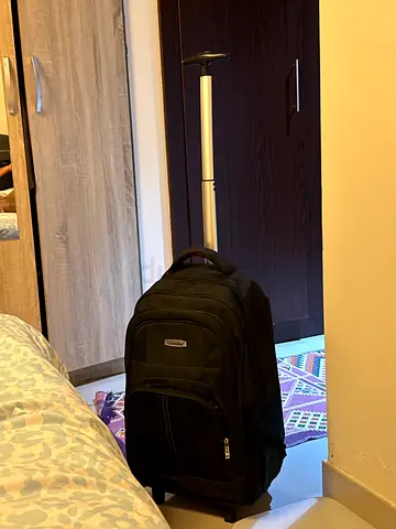 School trolly bag for sale only 50 aed