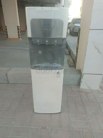 Bottem loud water dispencer