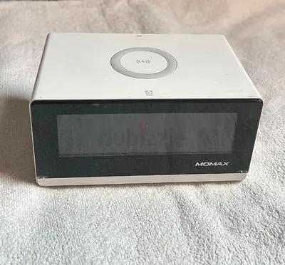 Momax bedside alarm clock with wireless charging - used