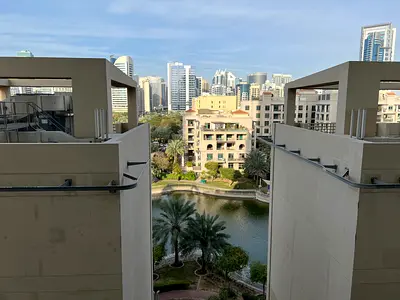 1 B/R APT | UNFURNISHED | PARTIAL LAKE VIEW