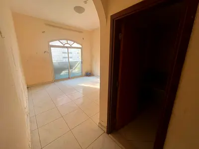 فرصة اقتصادية مميزة | غرفتان وصالة واسعة + غرفة ماستر | خطوات من الكورنيش