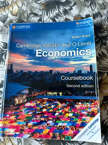 Cambridge IGCSE and O Level Economics Coursebook (2nd edition) - Susan Grant