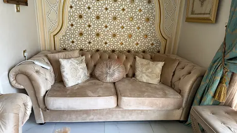Beige Velvet 3-Seater Chesterfield Sofa with Cushions