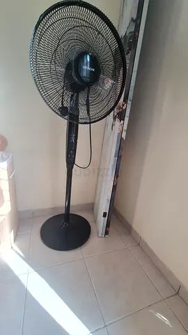 Used adjustable pedestal standing fan - working condition HITACHI
