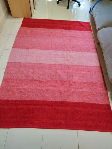 Red ombre rectangular area rug - good condition (Persian Gabeh)