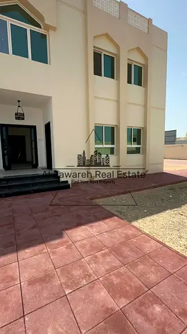 فيلا 5 غرف ماستر ومجلس وصاله وحوش وباركينك مع المكيفات \السلمة \