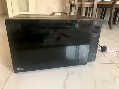 LG Countertop Microwave Oven - Good Working Condition