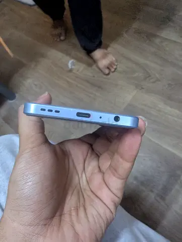 Used smartphone (silver) with USB-C and 3.5mm jack - good condition