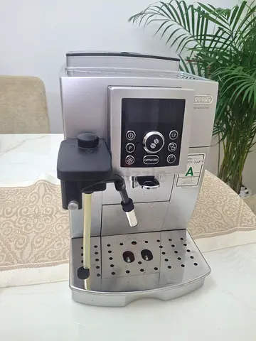 DeLonghi Espresso Cappuccino beans machine with built-in grinder