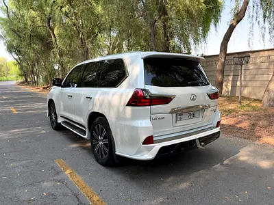 2020 Lexus LX-SERIES photo 4