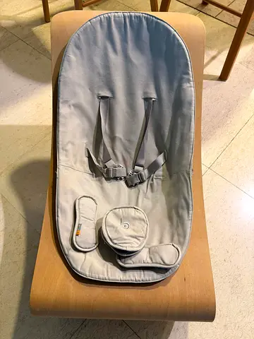 Light grey baby bouncer seat (used) - compact and comfortable