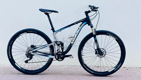Giant carbon full suspension