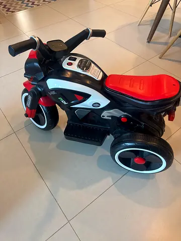 Kids 3-wheel Electric Ride-on Tricycle - Black/Red, Good Condition