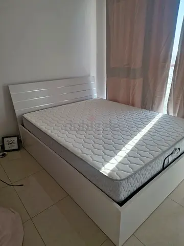 Queen size mattress - high density foam and spring - excellent condition