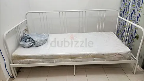 White metal daybed with mattress - single/twin