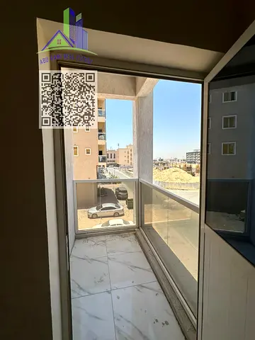 Brand-new 2-bedroom apartment in Al Alia, first tenant, master bedroom, 2 bathrooms, closed living room, central AC and free outdoor parking, 6 paymen