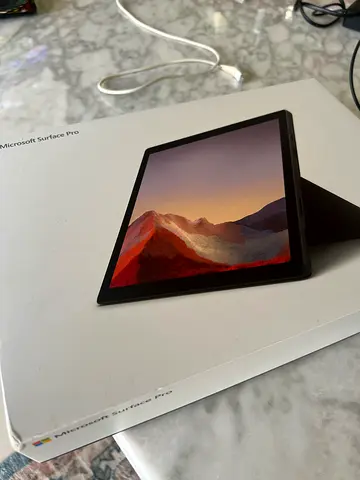 Microsoft Surface Pro 7 - 10th Gen i5, 256GB SSD, 8GB RAM + Keypad
