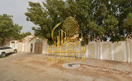Traditional House for Sale in Samnan, Halwan Suburb, Sharjah 📐 Land Area: 8,000 Sq. Ft.