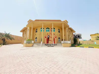 6 Bedroom 2 Hall 2 Majlis Maids room wachman room Gardan parking very big Villa