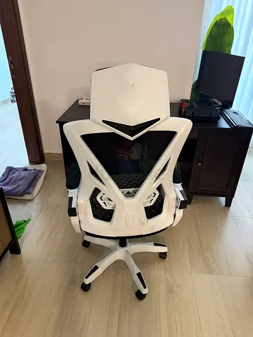 White and black ergonomic office/gaming chair with headrest - good condition