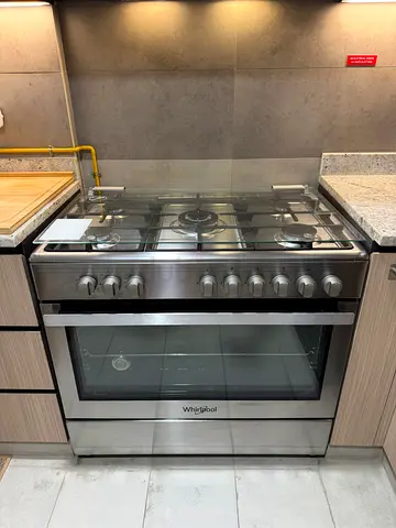 Whirlpool 5-Burner Stainless Steel Gas Range with Oven - Good Condition