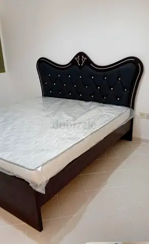 King size bed without mattress - good condition