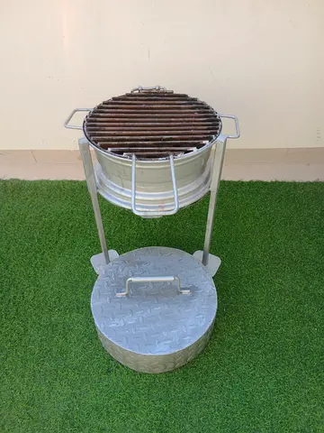 Portable metal charcoal BBQ grill with lid - used