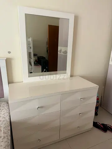 White 6-drawer Dresser with Mirror - Good Condition