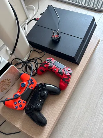 PS4 1tb + Games + Controller