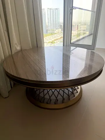Round coffee table