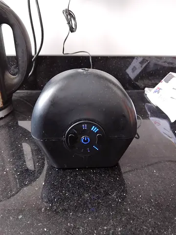 Room fragrance machine with oils