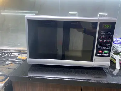 Black & Decker Countertop Microwave - Good Working Condition