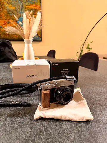 Fujifilm XE-5 + 27mm 2.8 R WR
