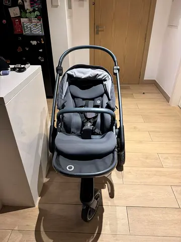Good condition grey single stroller with removable seat