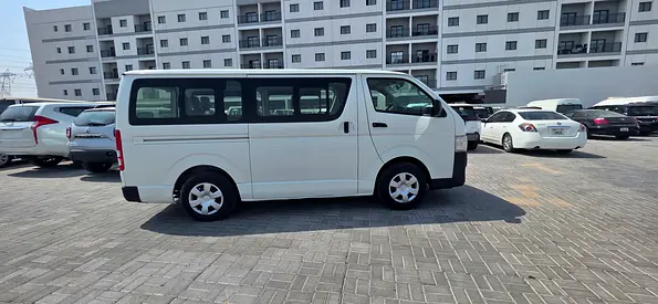 Toyota HiAce // Full seats // No accident // Original prints // Model 2016 // Good conditions