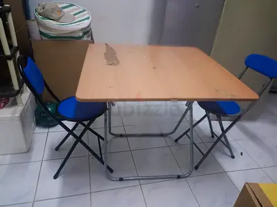 Foldable dining table with 2 folding chairs - used