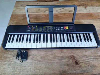 Yamaha FSR-F52 61-Key Digital keyboard for beginners