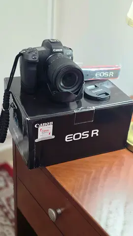 Like New Canon EOS R Mirrorless Camera Kit with RF 24-105mm Lens