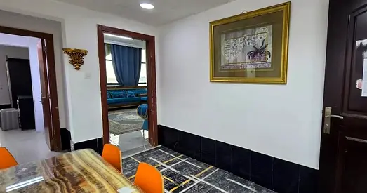 شقة غرفة وصالة في أبراج الراشدية – عجمان | مؤجرة سنوياً ومجددة كلياً