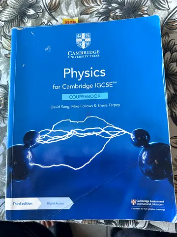 Cambridge IGCSE Physics Coursebook (Third Edition) - Used
