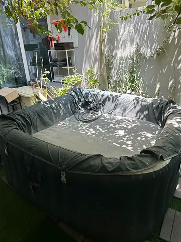 Inflatable Outdoor Hot Tub / Portable Jacuzzi - Good Condition