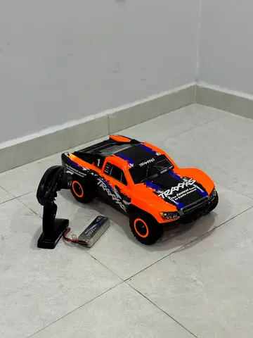 Traxxas slash 4x4 rc car with everything