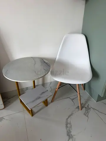 Round Table with Chair