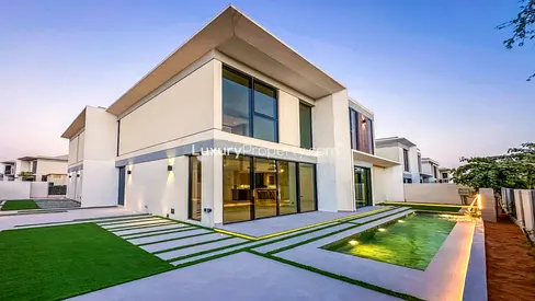 Huge Corner Plot | Extended | Private Pool