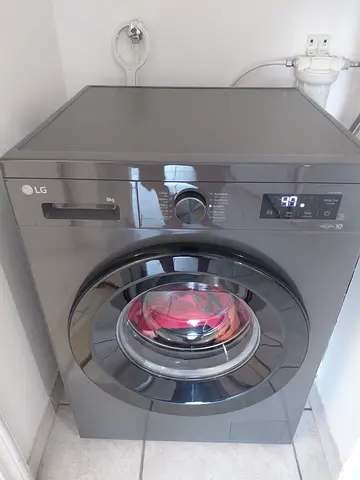 LG 8KG Front loading Washing Machine - 11 months warranty