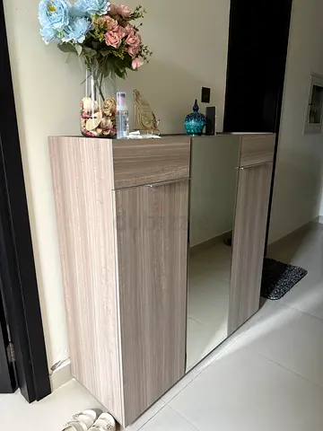 Light wood mirrored shoe cabinet in good condition