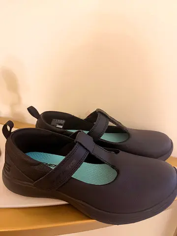 Sketchers girls shoes